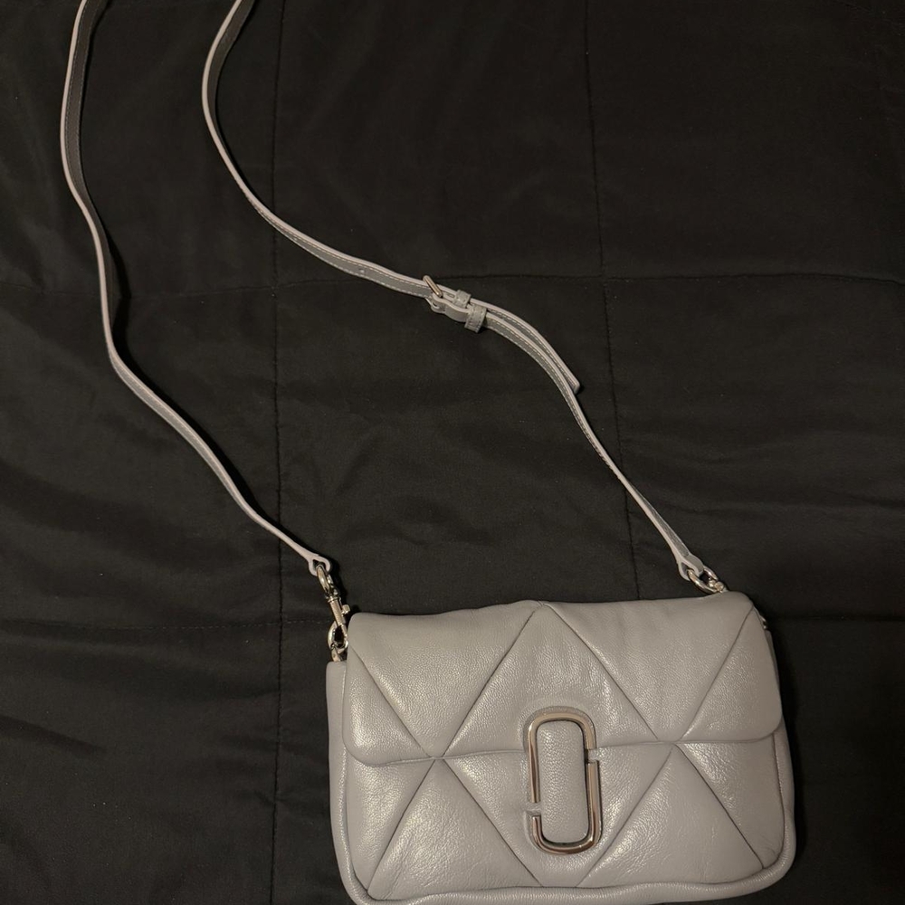MARC JACOBS - Gray Quilted Leather Shoulder Bag 👜